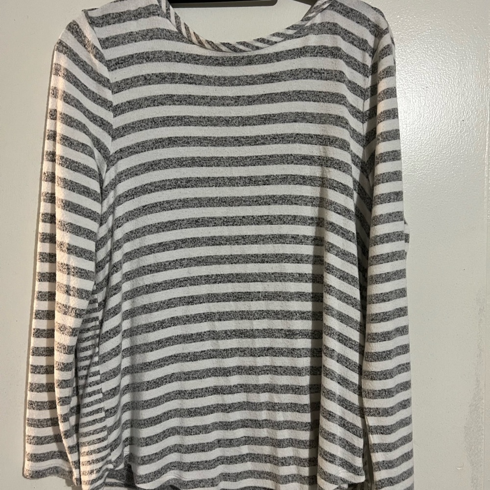 Peyton Primrose light sweater